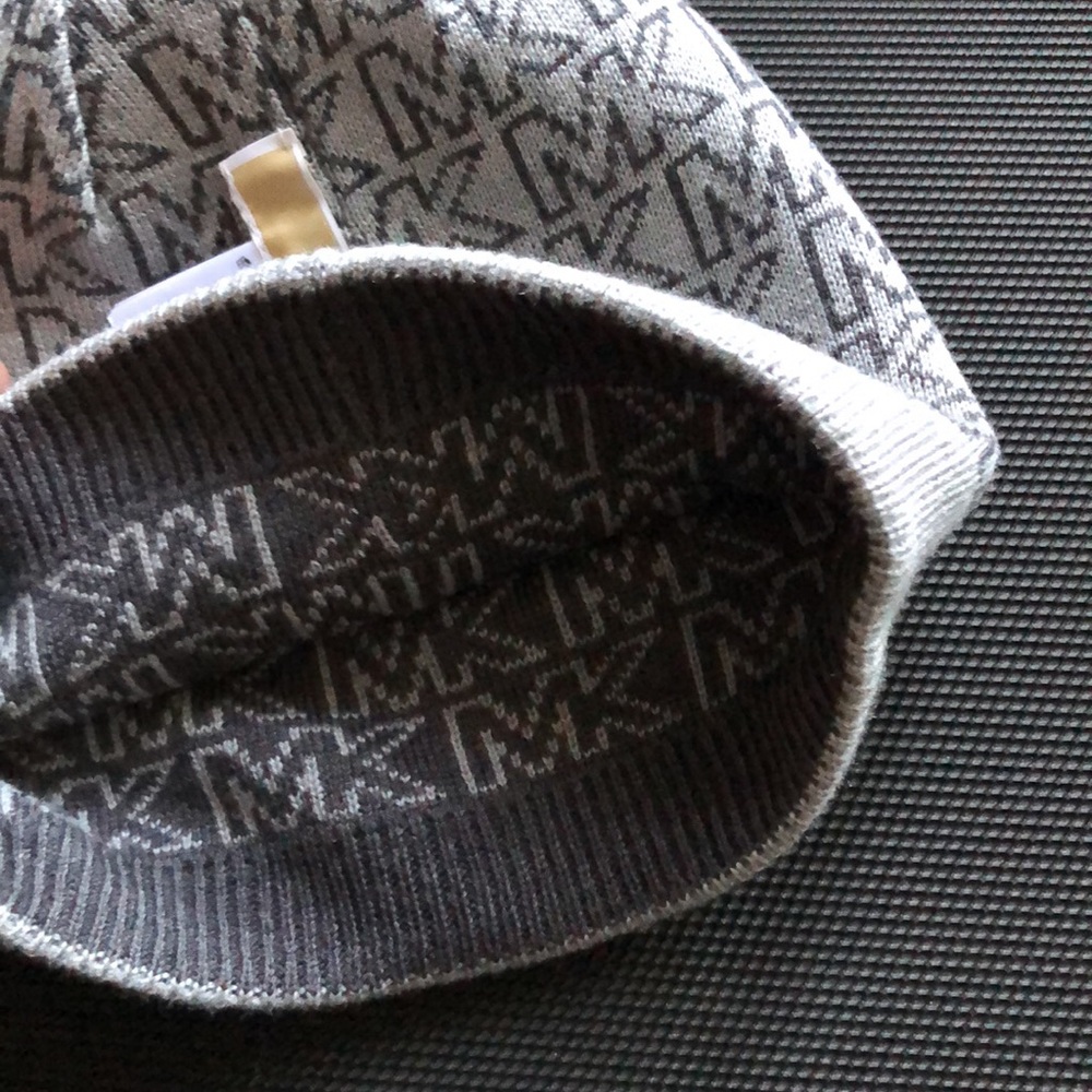 š„HPš„MICHAEL KORS (0S) Reversible Hat - Picture 7 of 10